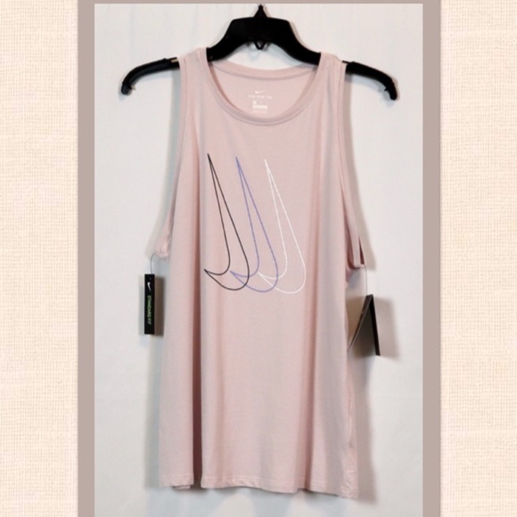 The Nike Tee - Picture 1 of 5